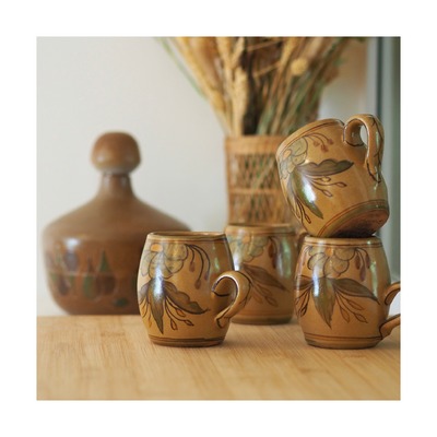 🫖 Magnifique set de tasses vintage portugaises peintes à la main et signées. 
➡️ À chiner sur brocandlove.com
#brocandlove #chinezdepuisvotrecanape #decodurableetdesirable #poesidedelobjet #brocanteenligne #eshopbrocante #passionbrocante #vintageshop #decoration #secondemain #vintage #retro #brocante #tassesvintage